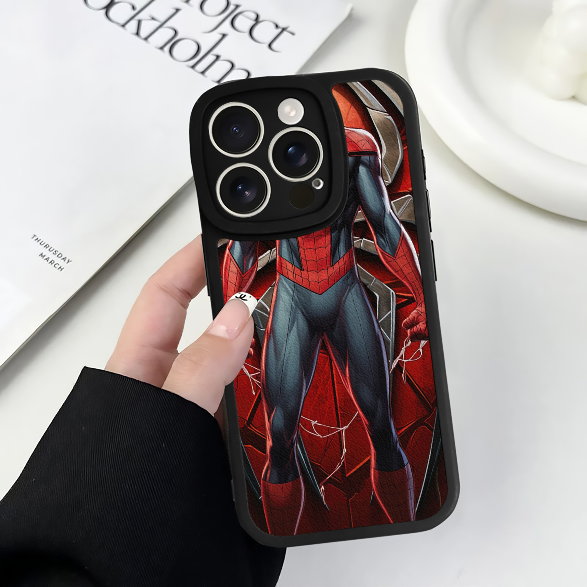 （画像用） Spider Man スパイダーマン 【iPhone 16シリーズ対応】シリコンスマホケース（レザー調） 材質：シリコン